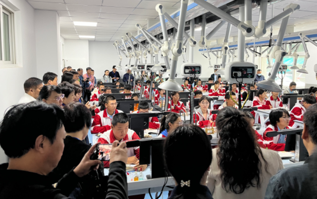 學(xué)生可動態(tài)復(fù)現(xiàn)真實場景實現(xiàn)物理環(huán)境與數(shù)字空間的虛實共生