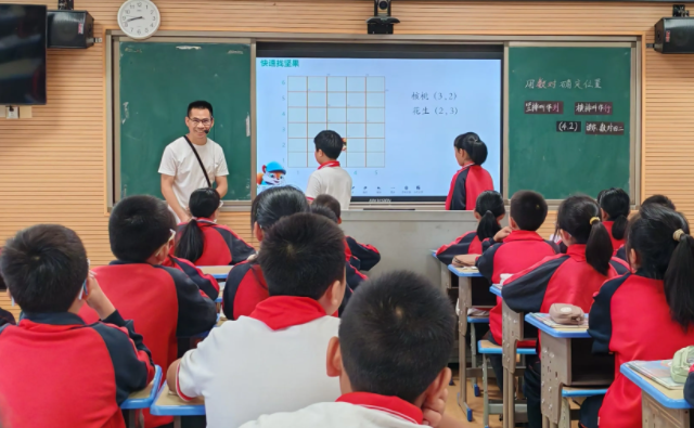 真正意義上可以全天候陪同學生的以相似教師的人物了解學生