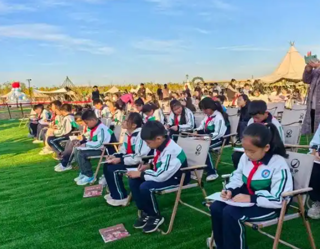 內(nèi)在展開之道盡力建造成為一所學(xué)生喜歡家長(zhǎng)認(rèn)同滿意的校園