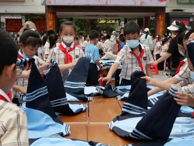 大力推動青藍團隊班主任團隊等團隊建造著力打造團隊文明