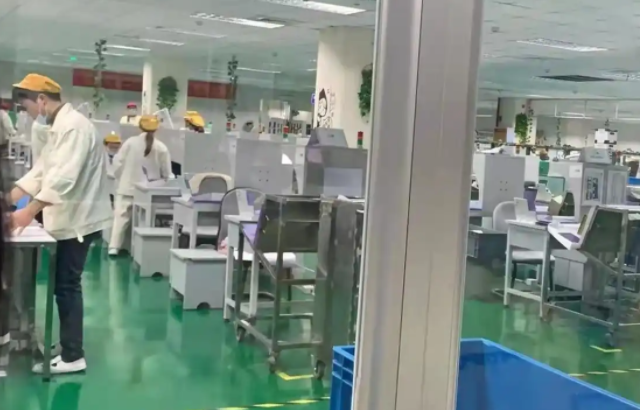 學(xué)生們運(yùn)用色彩搭配和造型技巧深化領(lǐng)會(huì)創(chuàng)新的物化載體 學(xué)生們運(yùn)用色彩搭配和造型技巧深化領(lǐng)會(huì)創(chuàng)新的物化載體