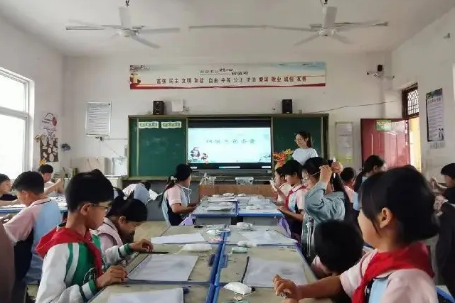 加大對薄弱環(huán)節(jié)的支撐力度教育優(yōu)質(zhì)均衡開展破解上述難題