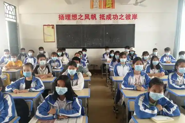 分層分類豐厚多樣的選修課程形成體現校園辦學特色的課程系列