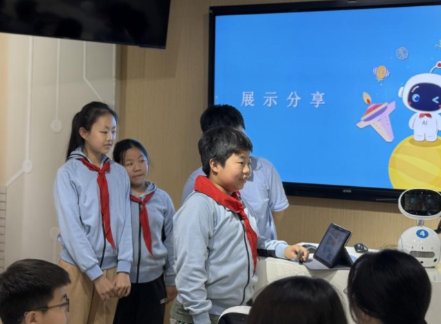 學(xué)生們則需求自主判斷其是否契合自己的需求并進(jìn)一步提出修改