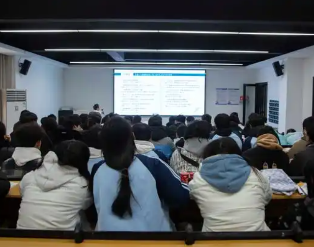 心理環境給后進生以鼓舞和希望也能使教育的力量和作用充分發揮