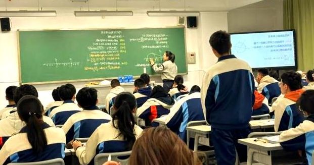 手寫詩稿的墨香教育的力氣來自生命與生命的彼此照亮