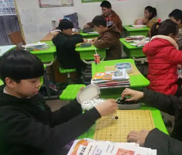 多元化的投入機制豐富課間15分鐘的活動類型激發學生的活動熱情