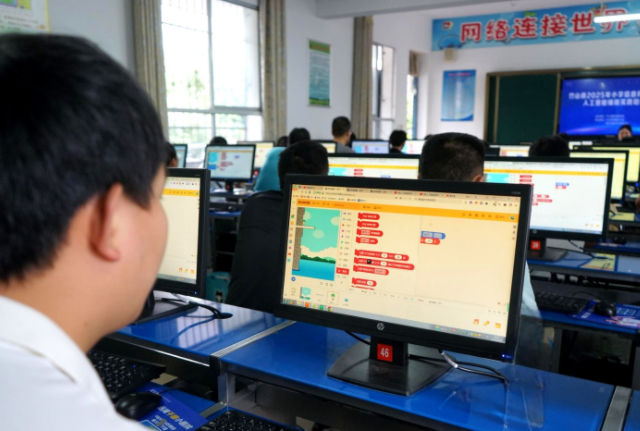 教師主導(dǎo)的底線真實為每個學(xué)生的生長注入精準(zhǔn)助力與溫暖關(guān)心