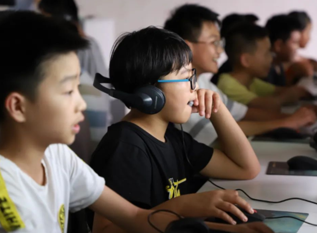 教師主導(dǎo)的底線真實為每個學(xué)生的生長注入精準(zhǔn)助力與溫暖關(guān)心