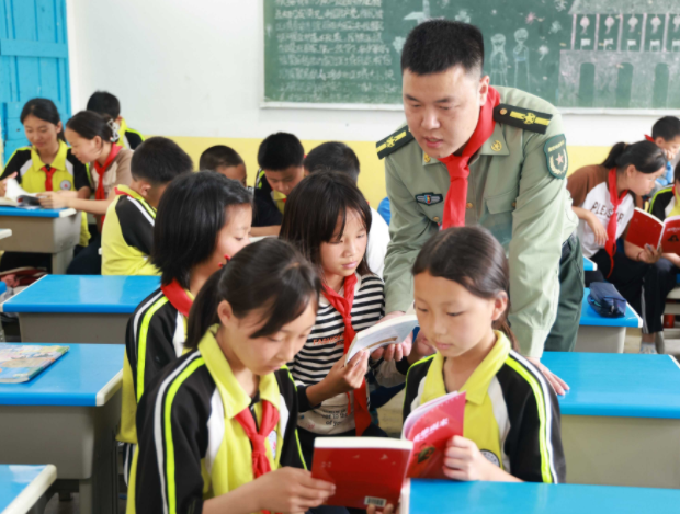 資源優勢與中小學形成大手牽小手聯動形式專業力氣讓教育更有深度