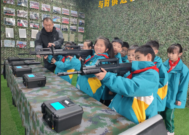 迷彩體會基地也是多部分協(xié)作繼續(xù)深化國防教育實踐的有力展現(xiàn)