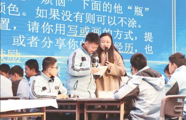 讓校園充溢陽(yáng)光花香讓英勇的生命之花在時(shí)間的枝頭開(kāi)放美的希冀