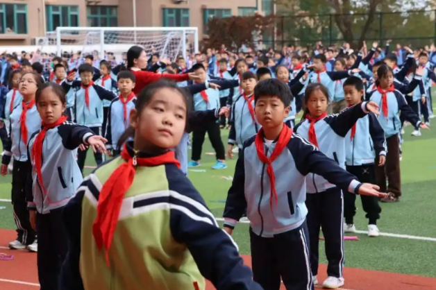 持續(xù)夯實(shí)校家社協(xié)同育人逐步構(gòu)建五維協(xié)同心育工作體系與三全