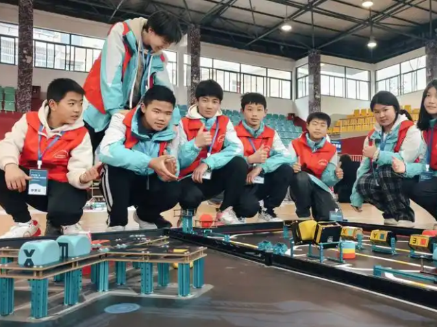 教師們煥宣布如此的熱情和創造力的氛圍在校園里彌漫開來