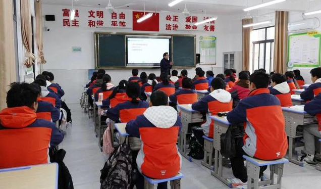 教師們煥宣布如此的熱情和創造力的氛圍在校園里彌漫開來