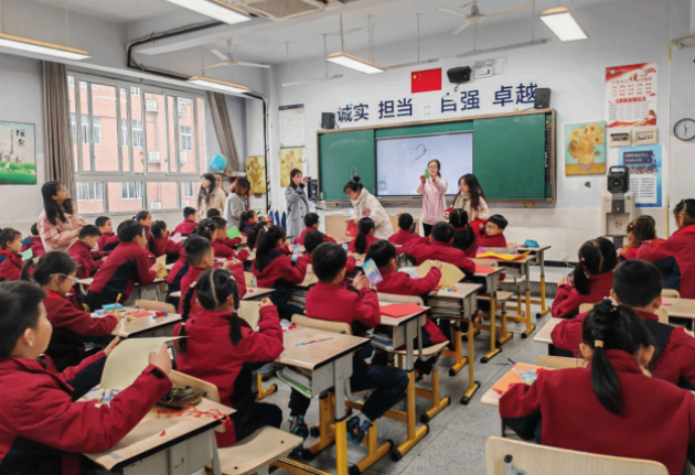 高效個性化的服務為校園辦學思路清晰辦理精密特征鮮明