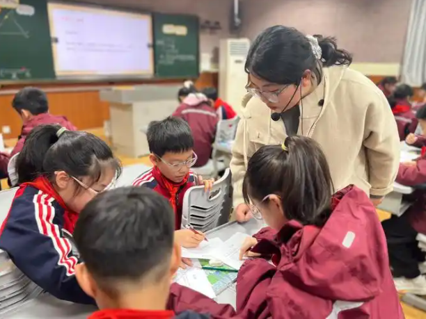 接受知識而是主動去探究去驗證去發現生活中的數學之美