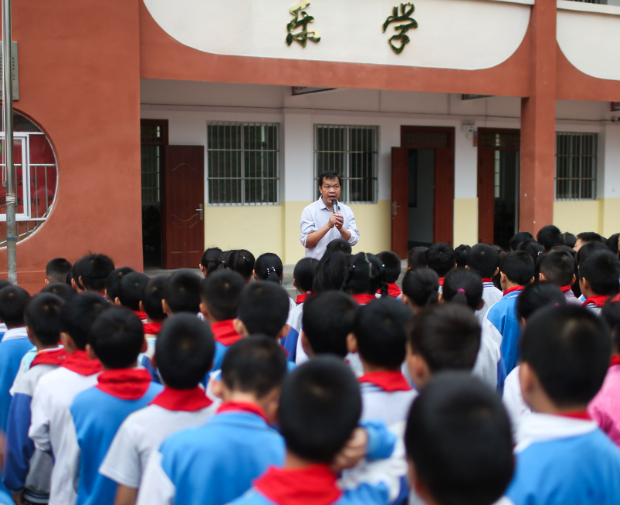 優(yōu)質(zhì)師資向鄉(xiāng)村學(xué)校薄弱學(xué)校流動(dòng)有效緩解師資短缺情況