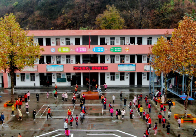 城鄉(xiāng)接合部鄉(xiāng)村地區(qū)的資源短板避免“學(xué)位過(guò)?！迸c“入學(xué)難”并存