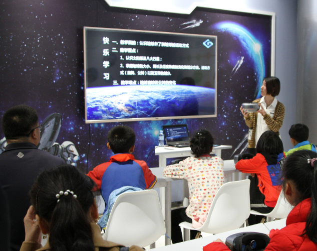 人工智能同享教育的藍(lán)圖正鋪成更多孩子可感可及的生長通途