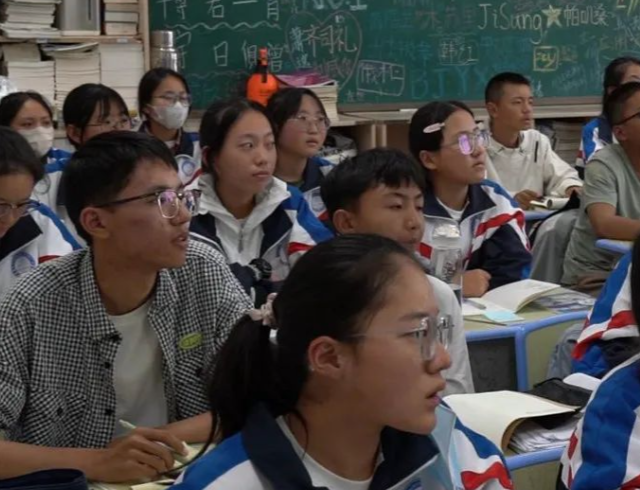 運用中平均每節課要進行4-5次的有效互動和數據反饋 運用中平均每節課要進行4-5次的有效互動和數據反饋