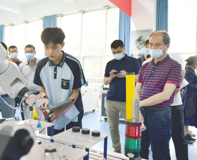 資源上的簡略疊加更是對工作教育展開新形式的繼續探索