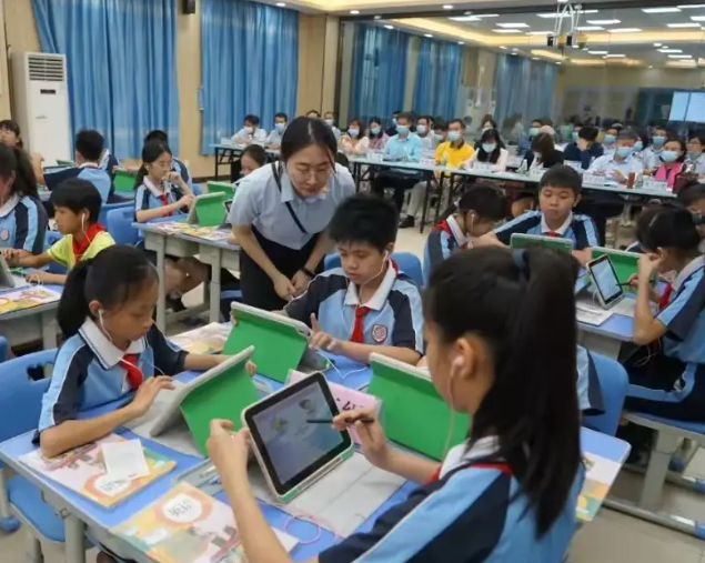 堅(jiān)實(shí)的數(shù)據(jù)課程變革并非局部調(diào)整對教育生態(tài)的全方位重塑