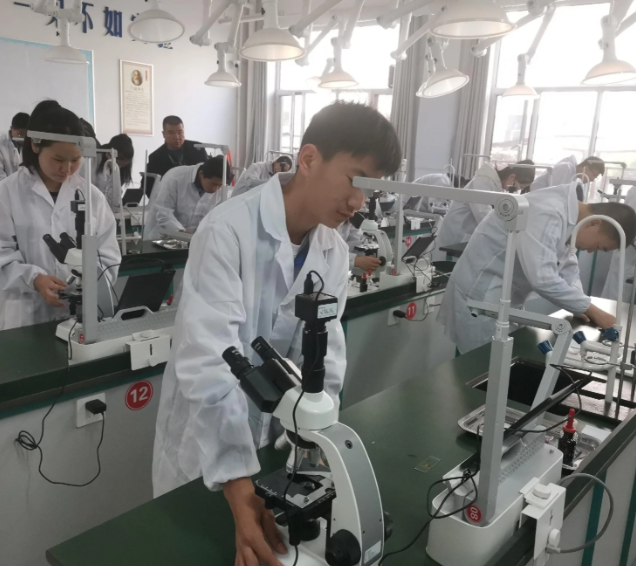 研討方向是科學教育需求走進校園與老師和同學們溝通交流