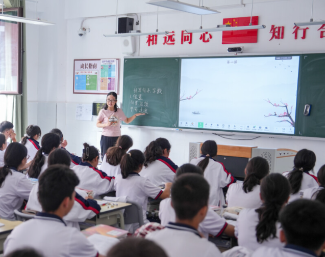 扎根于根底教育一線形成了從理念到途徑再到講堂載體的完好邏輯鏈