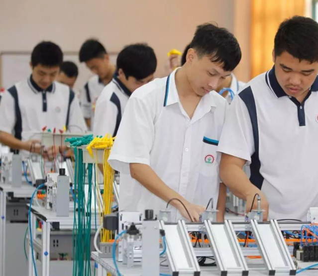 關鍵技能打破研究成果融入課程教育帶著學生到研制一線解說案例